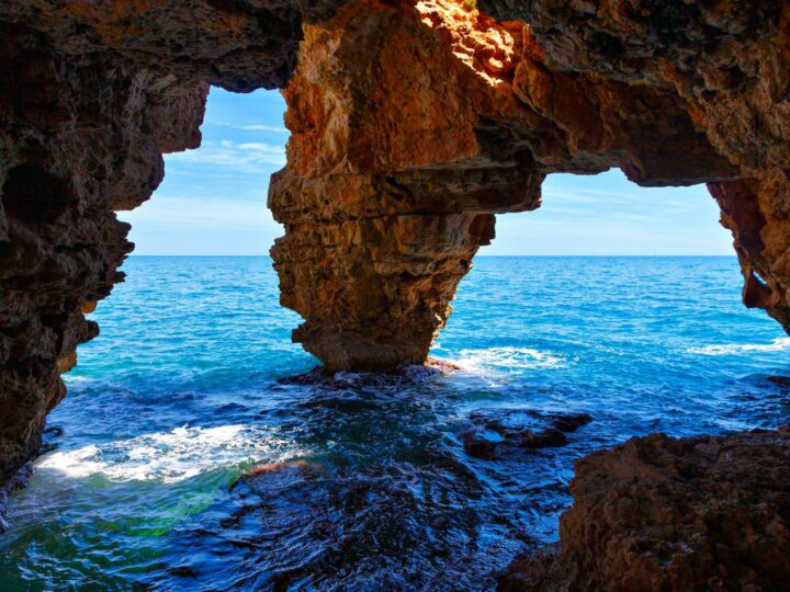 Caverna de Sfendoni em Zoniana